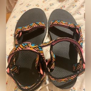 Size 8 Teva Women's Original Universal Sandal in Boomerang Pink Lemonade